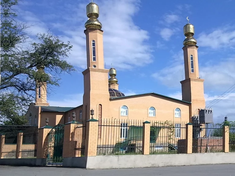 Мечеть Джума в селе Чермен Мечеть Джума в селе Чермен